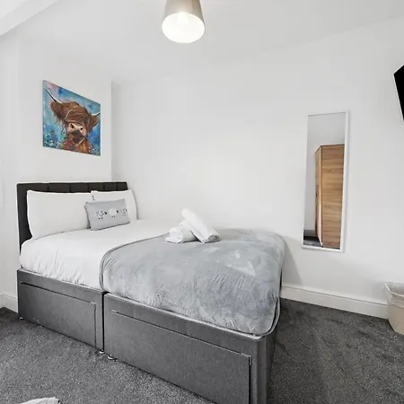 The Belle Spacious 6 Bedroom By Altoluxo Short Lets & Serviced With Free Wifi & Parking