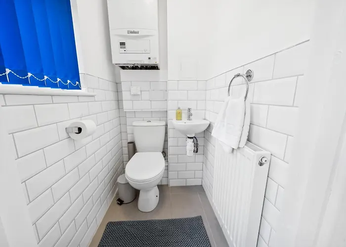 The Belle Spacious 6 Bedroom By Altoluxo Short Lets & Serviced With Free Wifi & Parking