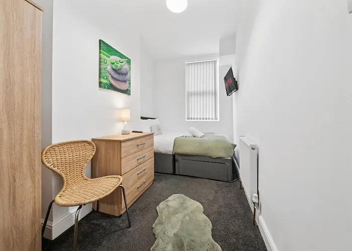 The Belle Spacious 6 Bedroom By Altoluxo Short Lets & Serviced With Free Wifi & Parking Bristol