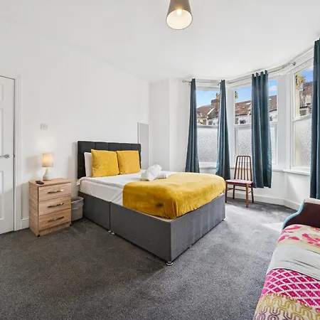 The Belle Spacious 6 Bedroom By Altoluxo Short Lets & Serviced With Free Wifi & Parking Bristol