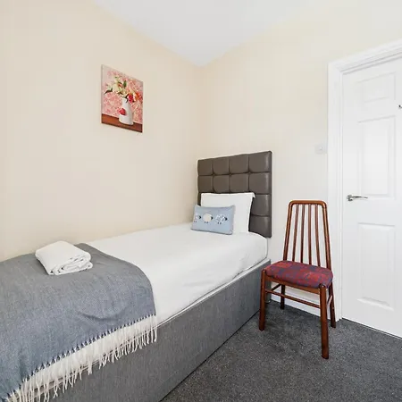 The Belle Spacious 6 Bedroom By Altoluxo Short Lets & Serviced With Free Wifi & Parking Apartmán