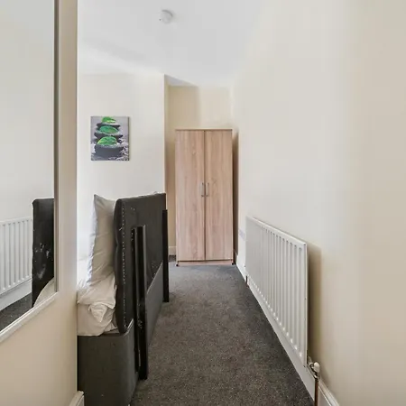 The Belle Spacious 6 Bedroom By Altoluxo Short Lets & Serviced With Free Wifi & Parking *