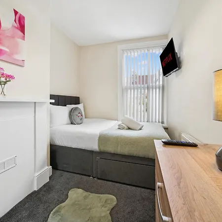 アパート The Belle Spacious 6 Bedroom By Altoluxo Short Lets & Serviced With Free Wifi & Parking