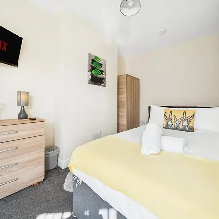 Апартаменти The Belle Spacious 6 Bedroom By Altoluxo Short Lets & Serviced With Free Wifi & Parking Бристоль