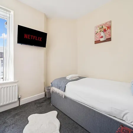 The Belle Spacious 6 Bedroom By Altoluxo Short Lets & Serviced With Free Wifi & Parking Apartmán