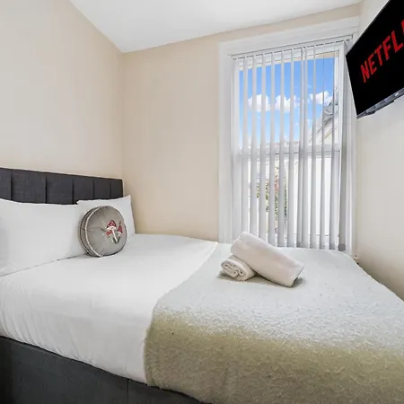 アパート The Belle Spacious 6 Bedroom By Altoluxo Short Lets & Serviced With Free Wifi & Parking