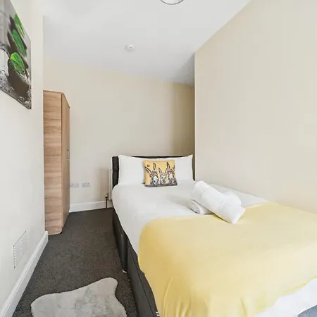 The Belle Spacious 6 Bedroom By Altoluxo Short Lets & Serviced With Free Wifi & Parking ブリストル