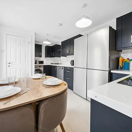 The Belle Spacious 6 Bedroom By Altoluxo Short Lets & Serviced With Free Wifi & Parking Apartmán