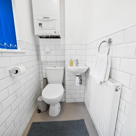 The Belle Spacious 6 Bedroom By Altoluxo Short Lets & Serviced With Free Wifi & Parking