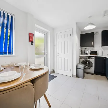 The Belle Spacious 6 Bedroom By Altoluxo Short Lets & Serviced With Free Wifi & Parking Lejlighed