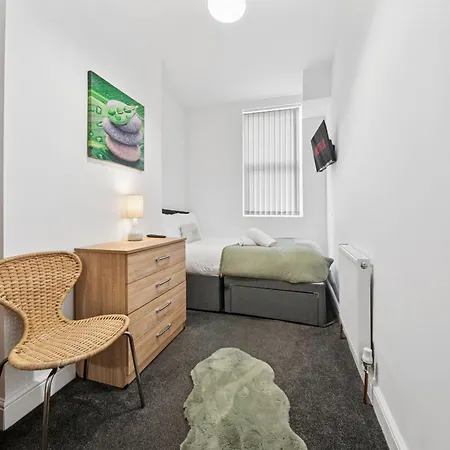 The Belle Spacious 6 Bedroom By Altoluxo Short Lets & Serviced With Free Wifi & Parking Bristol