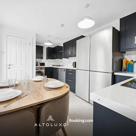 アパート The Belle Spacious 6 Bedroom By Altoluxo Short Lets & Serviced With Free Wifi & Parking ブリストル