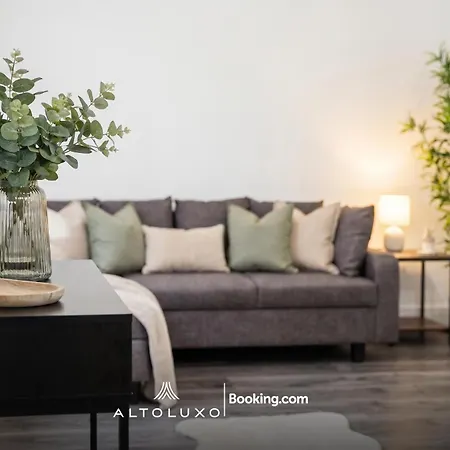 The Belle Spacious 6 Bedroom By Altoluxo Short Lets & Serviced With Free Wifi & Parking ブリストル