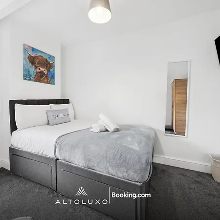 The Belle Spacious 6 Bedroom By Altoluxo Short Lets & Serviced With Free Wifi & Parking アパート *