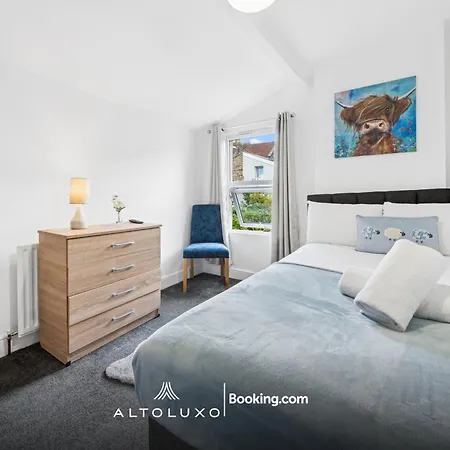 The Belle Spacious 6 Bedroom By Altoluxo Short Lets & Serviced With Free Wifi & Parking