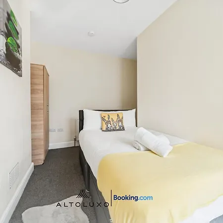 The Belle Spacious 6 Bedroom By Altoluxo Short Lets & Serviced With Free Wifi & Parking ブリストル