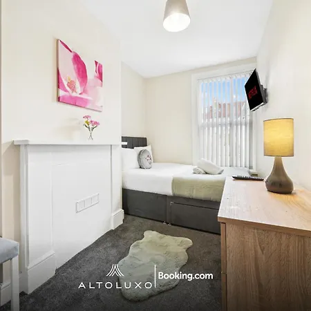 The Belle Spacious 6 Bedroom By Altoluxo Short Lets & Serviced With Free Wifi & Parking アパート *