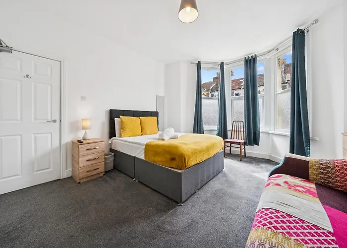 The Belle Spacious 6 Bedroom By Altoluxo Short Lets & Serviced With Free Wifi & Parking ブリストル