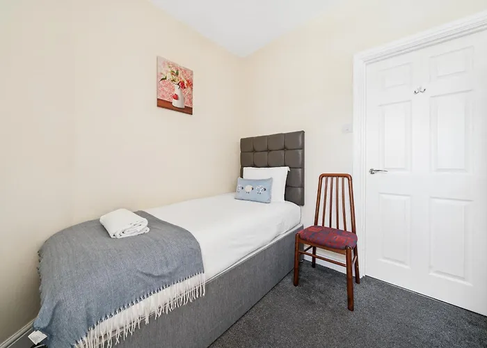 The Belle Spacious 6 Bedroom By Altoluxo Short Lets & Serviced With Free Wifi & Parking Apartman