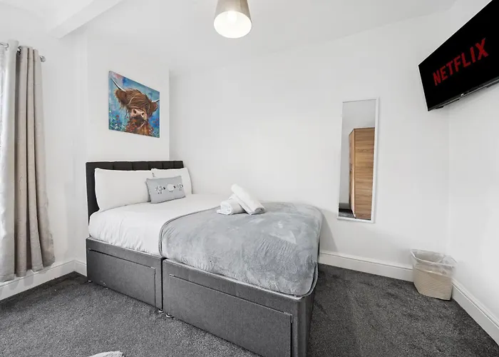 The Belle Spacious 6 Bedroom By Altoluxo Short Lets & Serviced With Free Wifi & Parking