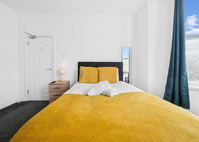 The Belle Spacious 6 Bedroom By Altoluxo Short Lets & Serviced With Free Wifi & Parking アパート