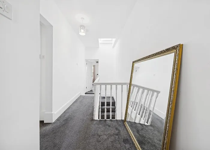 The Belle Spacious 6 Bedroom By Altoluxo Short Lets & Serviced With Free Wifi & Parking Bristol