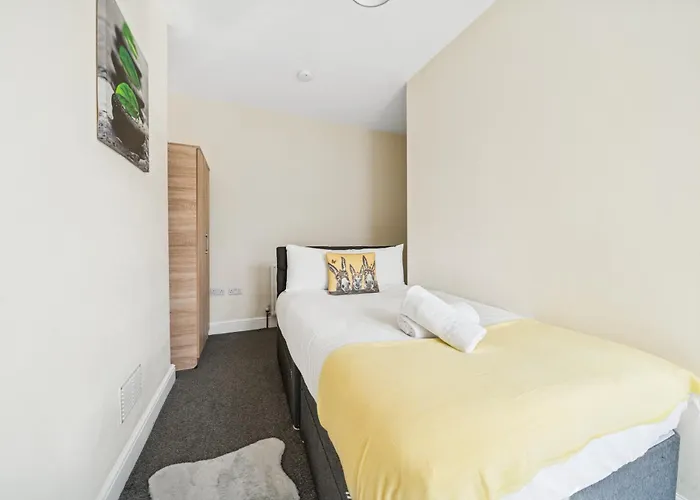 The Belle Spacious 6 Bedroom By Altoluxo Short Lets & Serviced With Free Wifi & Parking ブリストル