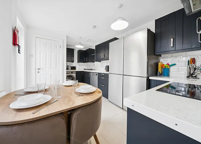 The Belle Spacious 6 Bedroom By Altoluxo Short Lets & Serviced With Free Wifi & Parking アパート