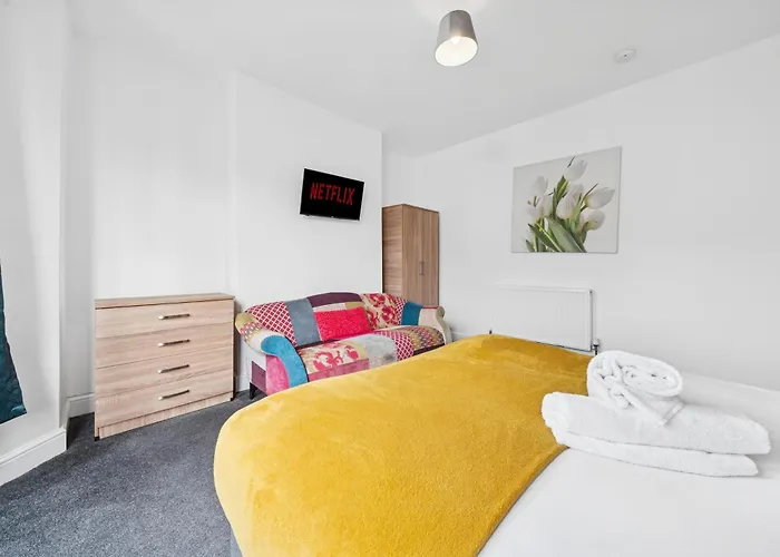 The Belle Spacious 6 Bedroom By Altoluxo Short Lets & Serviced With Free Wifi & Parking *