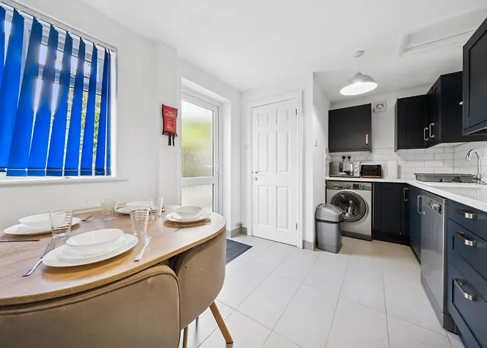 The Belle Spacious 6 Bedroom By Altoluxo Short Lets & Serviced With Free Wifi & Parking Apartman