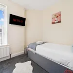 The Belle Spacious 6 Bedroom By Altoluxo Short Lets & Serviced With Free Wifi & Parking Appartement