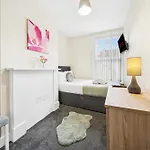 The Belle Spacious 6 Bedroom By Altoluxo Short Lets & Serviced With Free Wifi & Parking