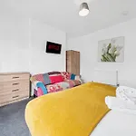The Belle Spacious 6 Bedroom By Altoluxo Short Lets & Serviced With Free Wifi & Parking *